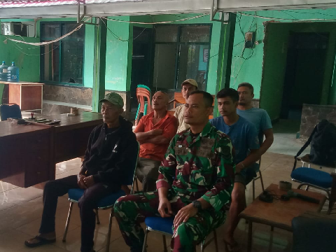 Suasana Akrab, Personel Koramil 2405/Arjasari Nobar Piala Dunia Bareng Warga