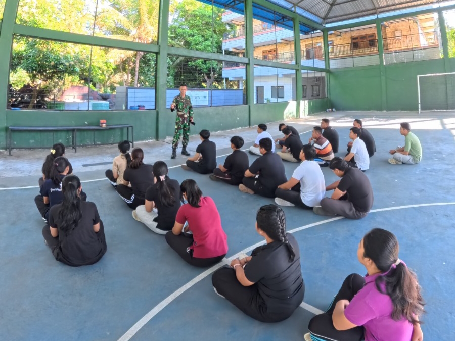 Perkuat Kedisiplinan Mahasiswa Baru, Koramil Kubutambahan Hadir di Kampus 2 STIKES Buleleng