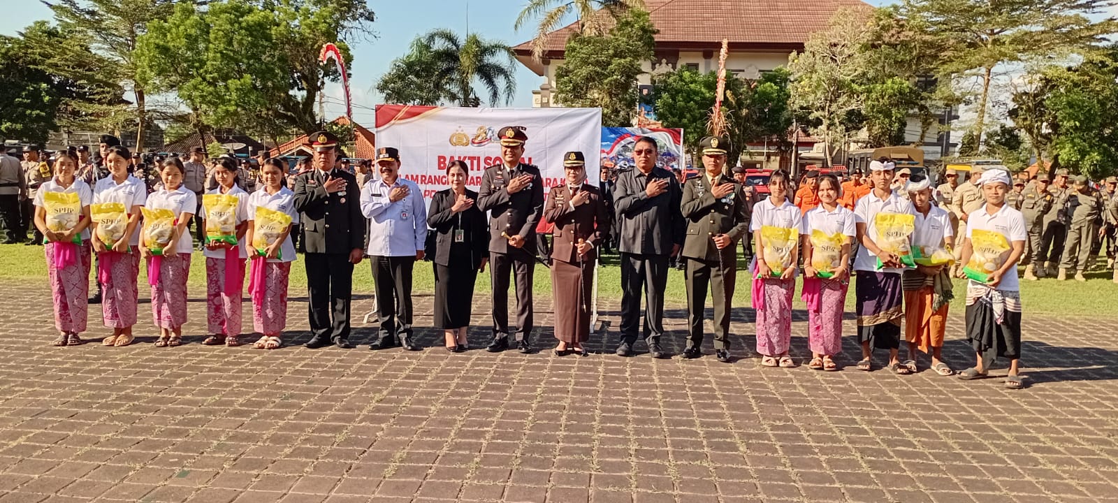 Perkuat soliditas, Dandim 1623/Karangasem bersama Forkopimda hadiri upacara peringatan HUT Bhayangkara ke - 80 tahun 2026.