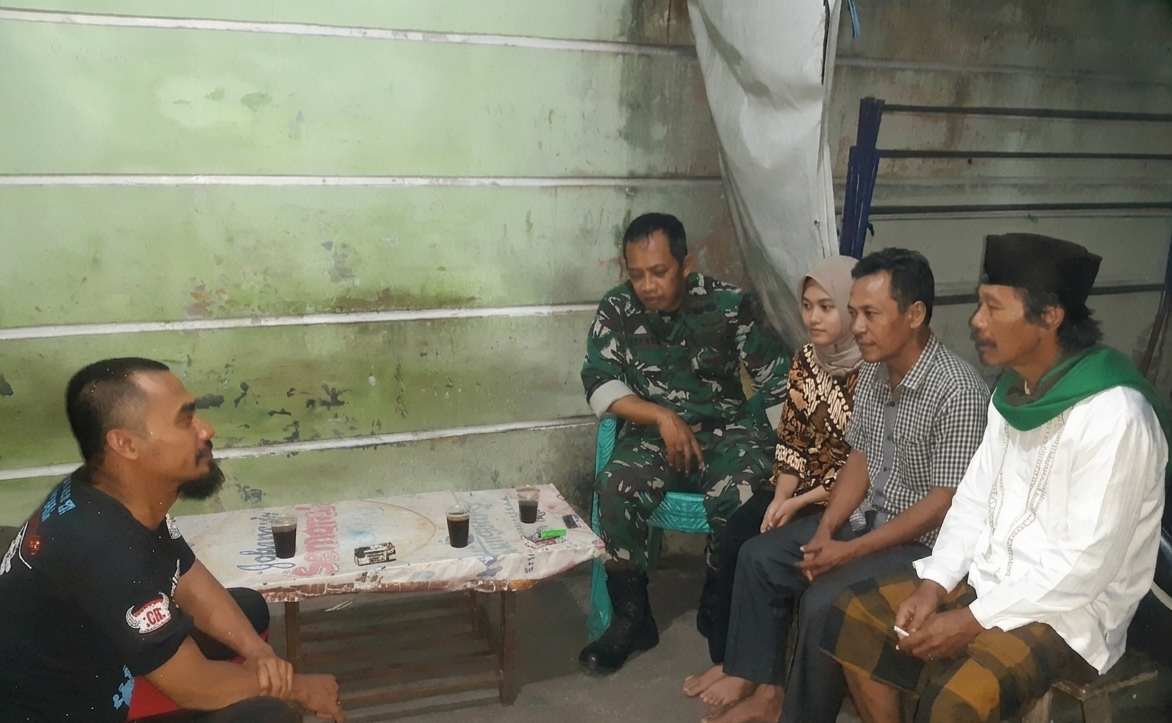 Babinsa Koramil 0607-07/Warudoyong Tingkatkan Kewaspadaan Warga Lewat Patroli Malam dan Silaturahmi