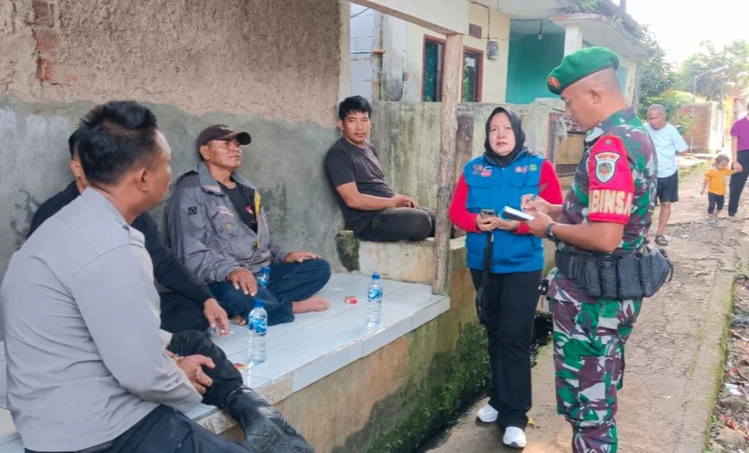 Pendataan ODGJ di Wilayah Binaan, Babinsa Sukakarya Koramil 0607-07/Warudoyong Dampingi Dinas Sosial Kota Sukabumi