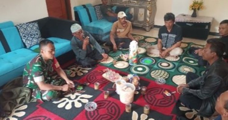 Kerjasama Babinsa dan Babinkamtibmas Bersama Warga Jaga Stabilitas Lingkungan