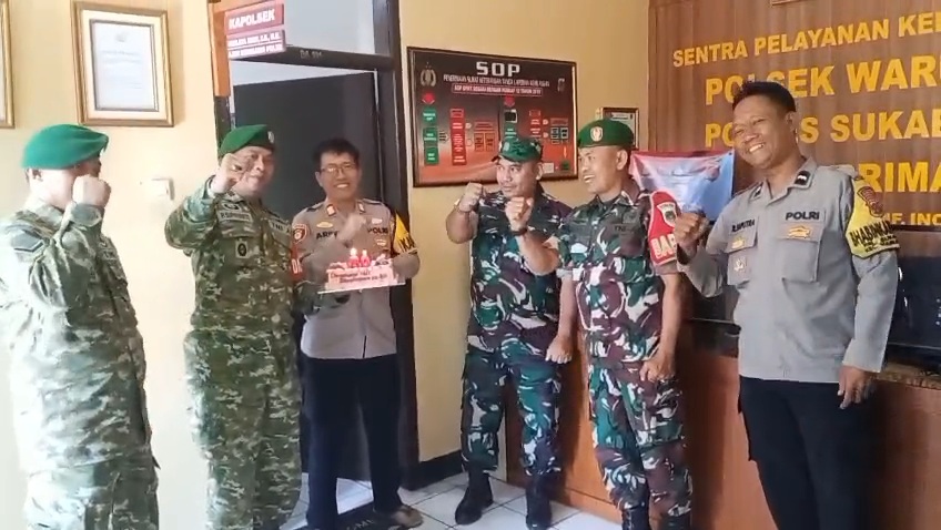 Danramil Warudoyong Berikan Surprise HUT Ke-80 Polri kepada Kapolsek, Wujud Sinergitas TNI-Polri