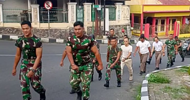 Anggota Kodim 0603/Lebak Laksanakan Pembinaan Fisik di Seputaran Rangkasbitung