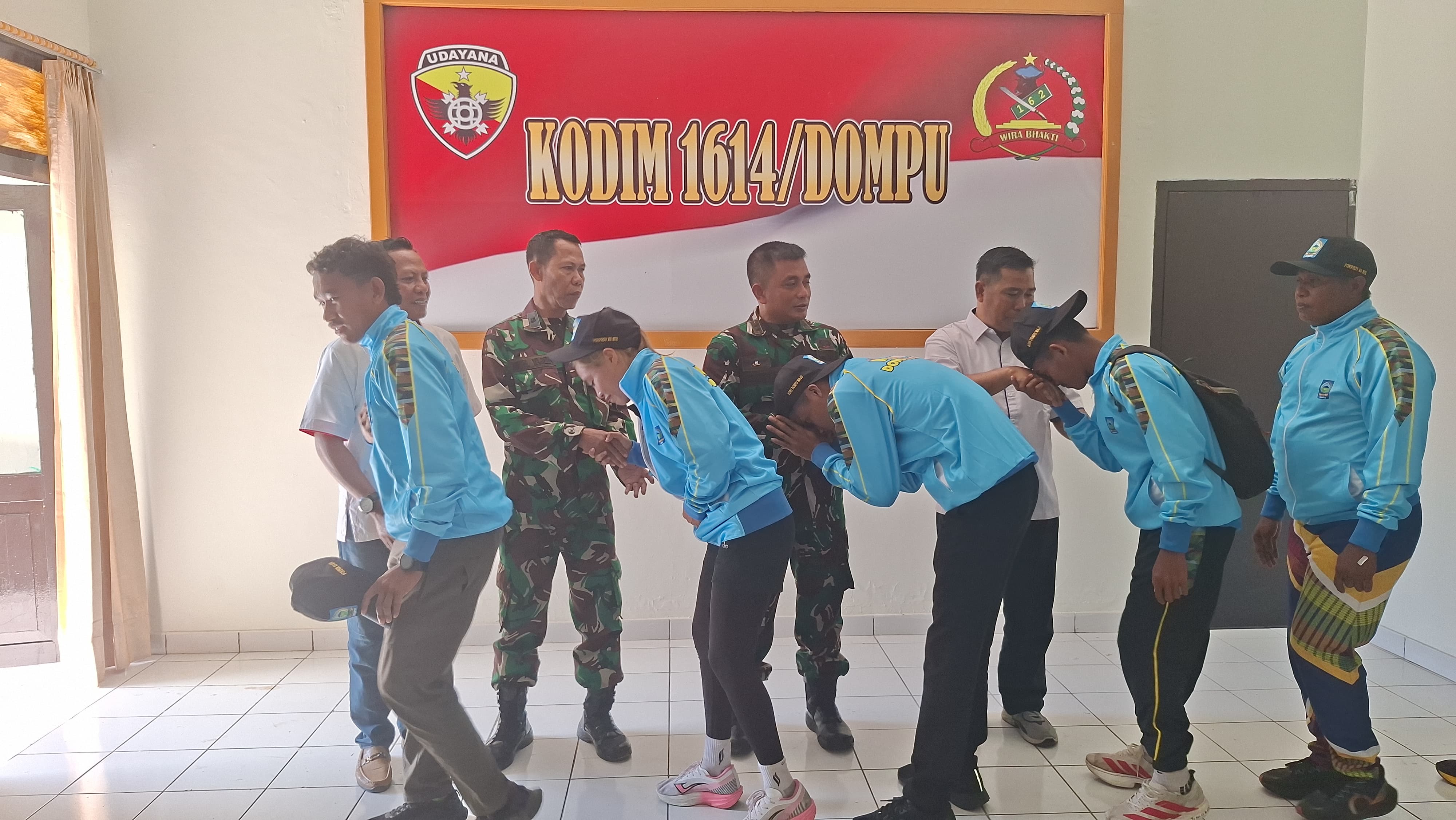 Dandim 1614/Dompu ketua umum Pertina Kab.Dompu Berikan Motivasi kepada Atlet Tinju yang Akan Bertanding di Porprov XII NTB 2026