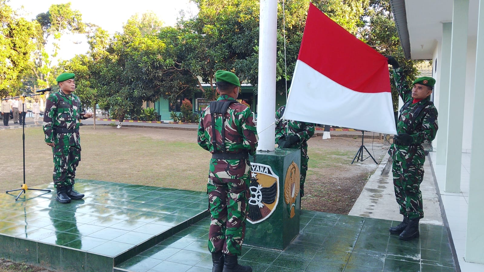 Upacara Bendera Kodim 1614/Dompu, Dandim Ingatkan Bijak Bermedia Sosial dan Hindari Hoaks