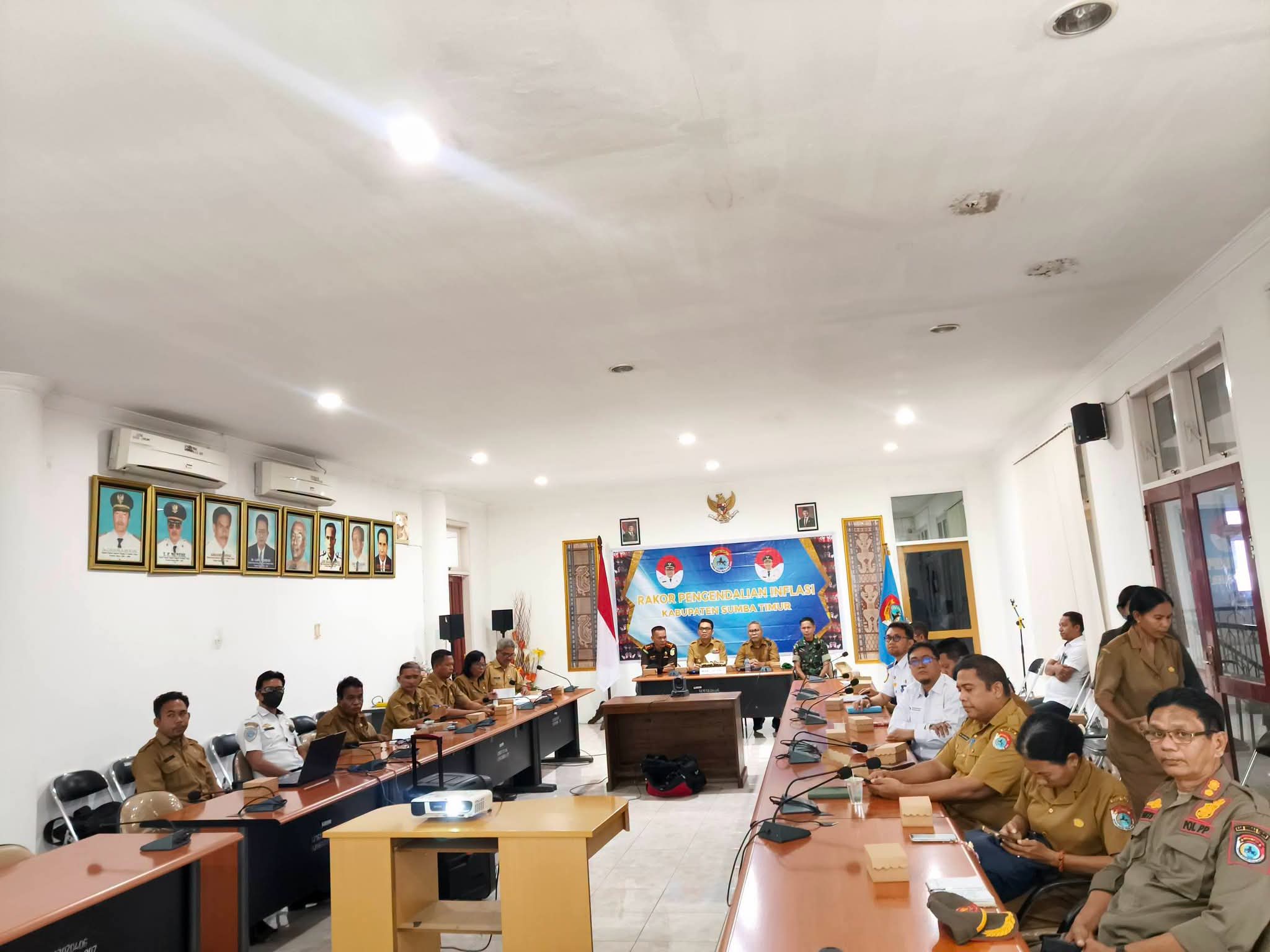 Sinergi TNI dan Pemerintah Daerah, Kodim 1601/Sumba Timur Ikuti Rakor Pengendalian Inflasi