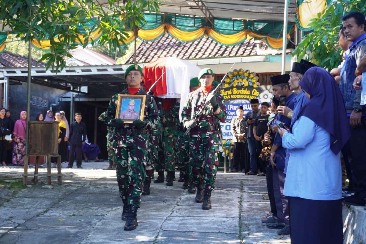 Kodim 0731/Kulon Progo Laksanakan Pemakaman Secara Militer  Almarhum Mayor (Purn) Suyatman