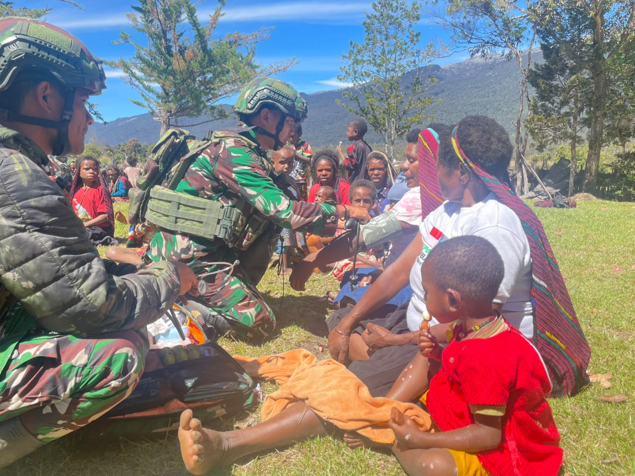 Sentuhan Kemanusiaan Satgas 742/SWY, Pengobatan Gratis dan Sembako Hadir untuk Warga Pedalaman Papua