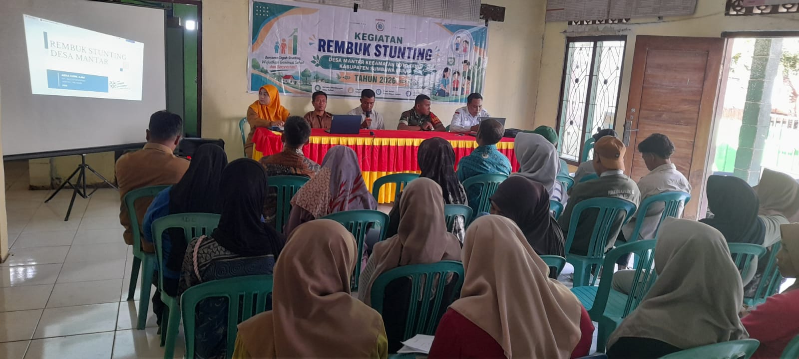Babinsa Hadiri Rembuk Stunting Desa Mantar, Perkuat Upaya Pencegahan Stunting di Sumbawa Barat