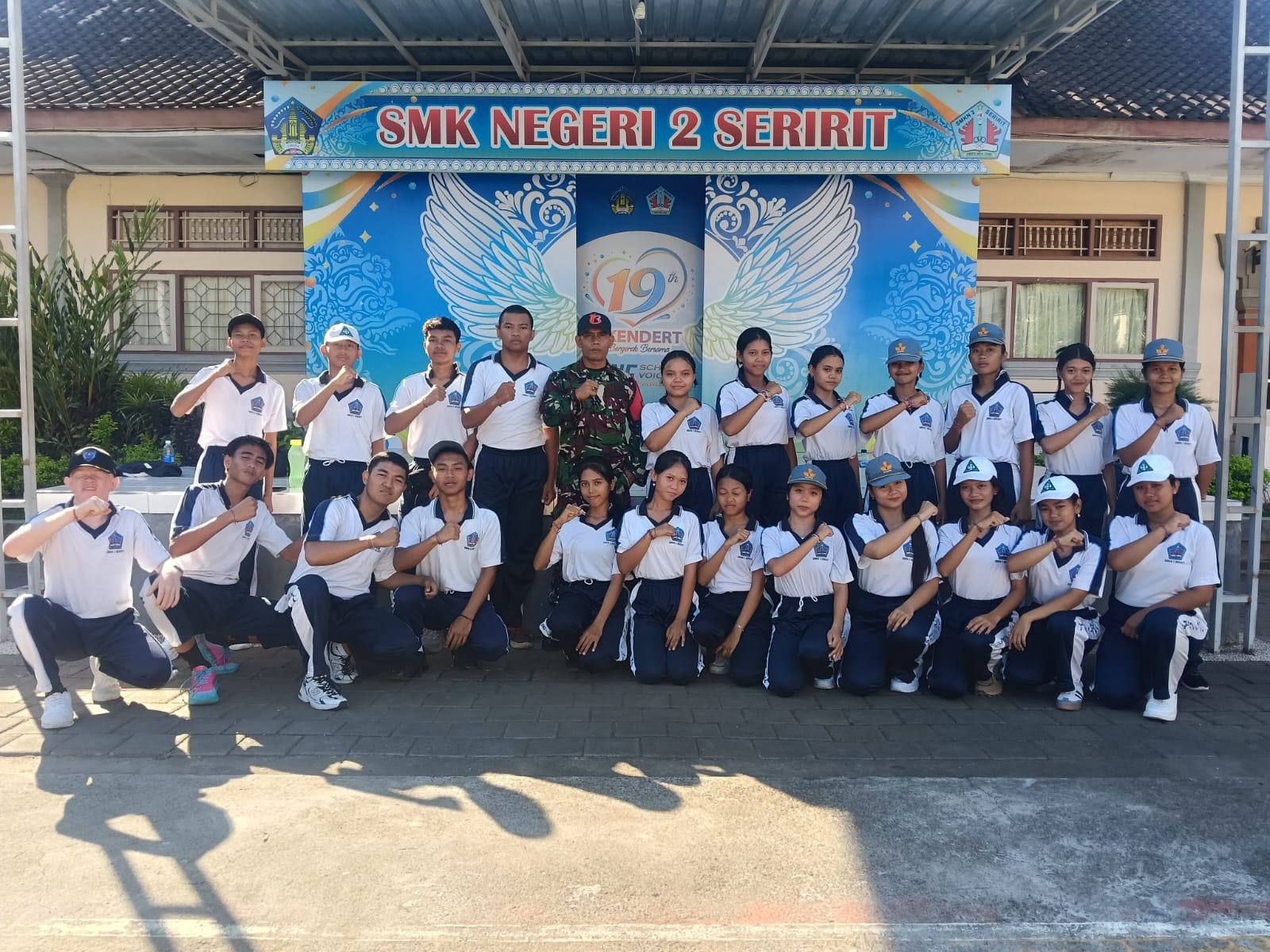 Koramil 1609-03/Seririt Perkuat Pembinaan Karakter Generasi Muda Lewat Pelatihan LKBB di SMK Negeri 2 Seririt
