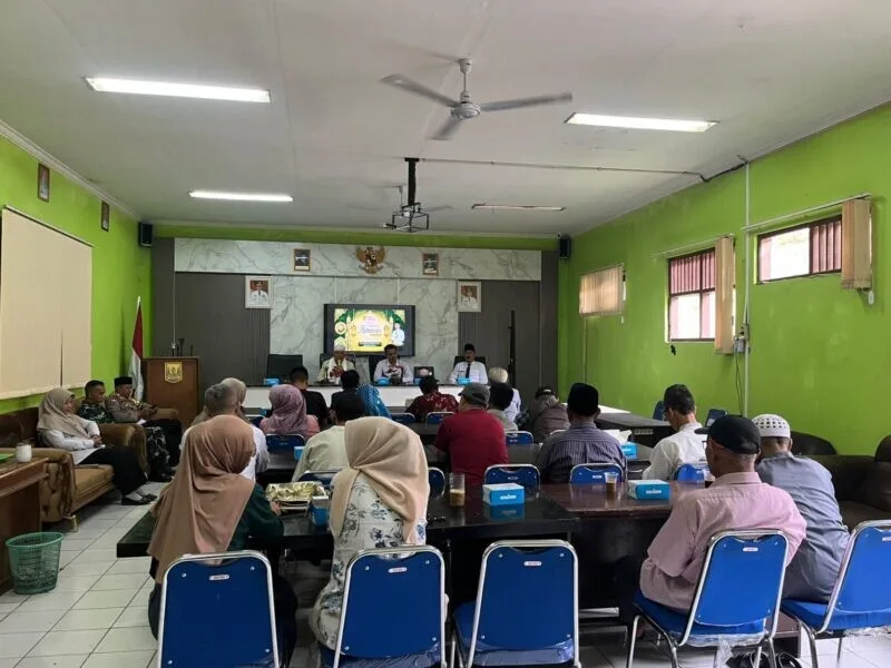 Babinsa Kelurahan Jampangkulon Hadiri Kegiatan Sinergitas Pemerintahan Bersama Lembaga Rt/Rw Dan Muspika