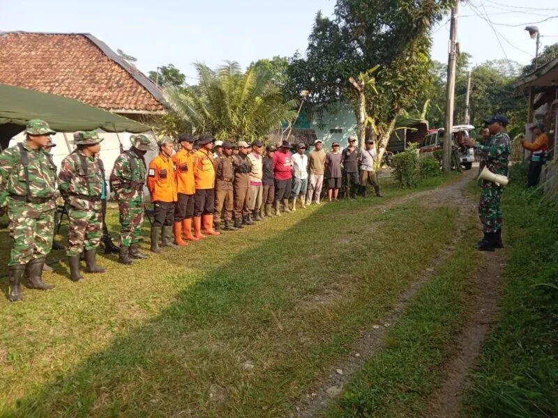 Babinsa Koramil 2215/Ciemas Ikuti Latihan Teknis Penanggulangan Bencana Alam Di Kecamatan Jampangtengah