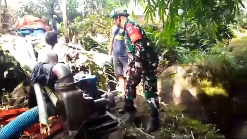 Babinsa Koramil 2212/Tegalbuleud Bersama Ppl Laksanakan Pendampingan Ketahanan Pangan Di Desa Bangbayang