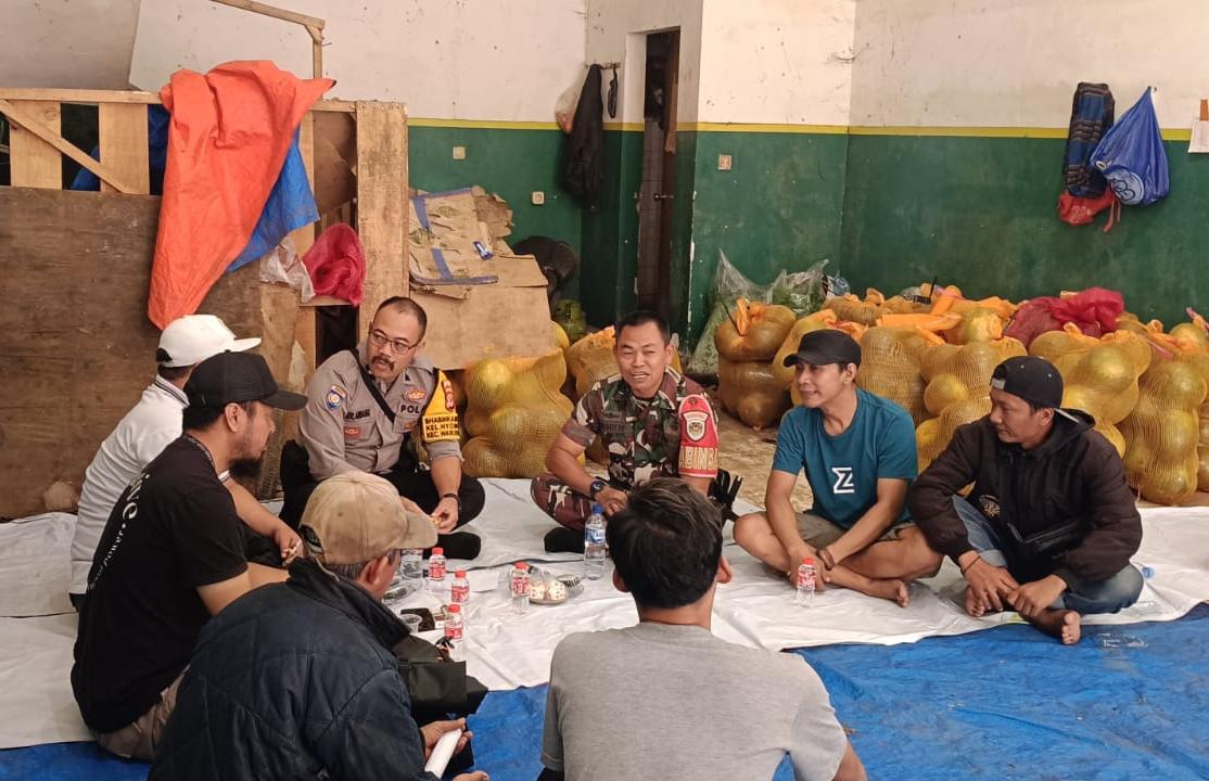 Babinsa Nyomplong,Koramil 0607-06/ Warudoyong Perkuat Sinergi dengan Tokoh Masyarakat, Bahas Peran Karang Taruna