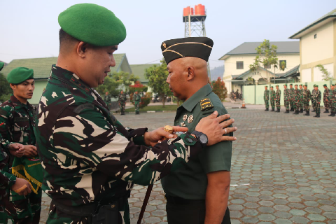 Dandim 0624 Pimpin Upacara Bendera dan Korps Raport, Tekankan Pentingnya Hadir di Tengah Rakyat