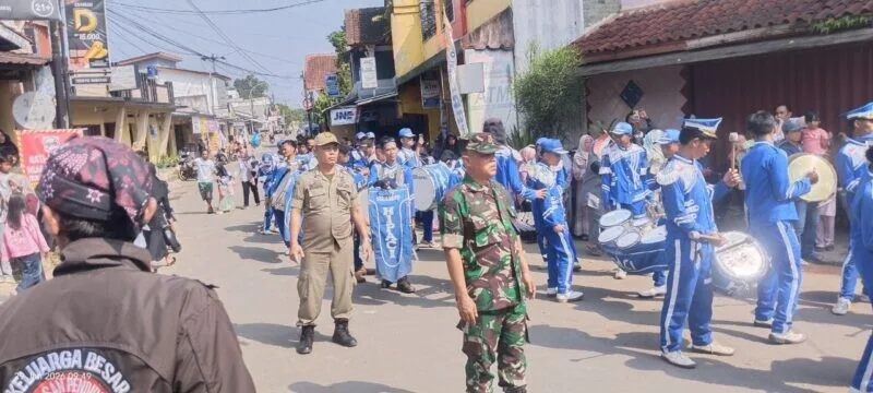 Babinsa Koramil 2208/Nyalindung Laksanakan Pengamanan Marcing Band Perpisahan Yayasan Alfurqon