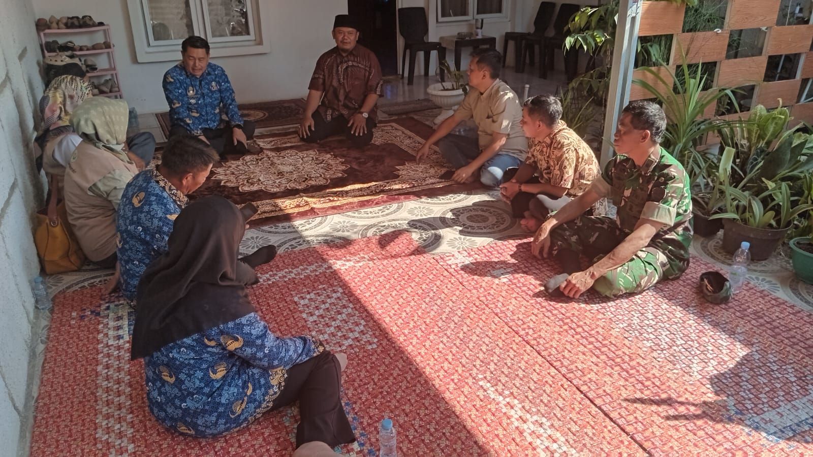 Melalui Komsos, Babinsa Koramil 2401/Rancaekek Perkuat Koordinasi dengan Kecamatan, Pemerintah Desa, dan Tokoh Masyarakat