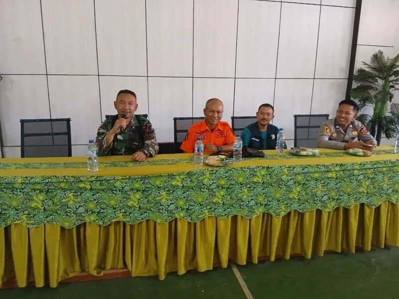Babinsa Koramil 2205/Kalapanunggal Berikan Pelatihan Penanggulangan Bencana Kepada Pelajar SMAN 1 Kabandungan