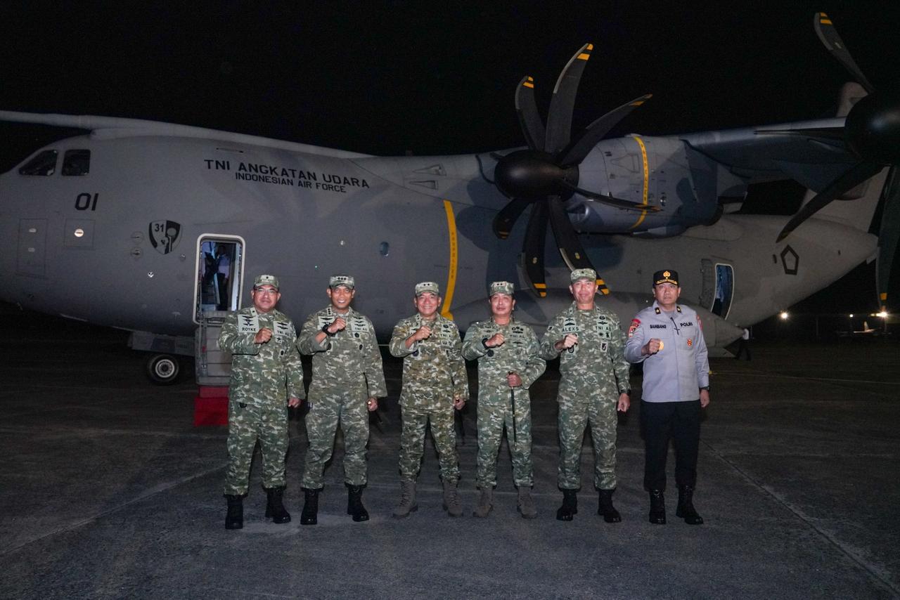 Pangdam XIV/Hsn Sambut Kedatangan Menhan RI dan Wapang Panglima TNI di Baseops Lanud Sultan Hasanuddin Perkuat Komitmen Pertahanan Nasional