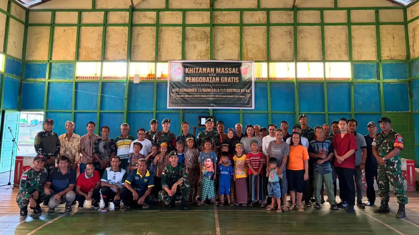HUT Ke-64 Yonarmed 13 Kostrad, Satgas Pamtas Gelar Khitanan Massal dan Pengobatan Gratis