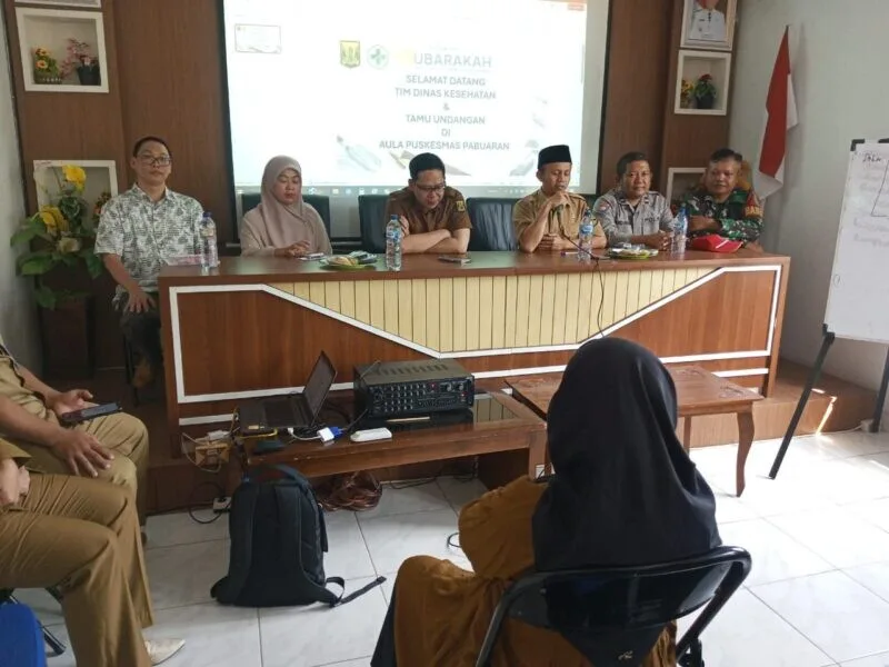 Babinsa Koramil 2210/Pabuaran Dampingi Pemeriksaan Kesehatan Ibu Hamil di Desa Pabuaran