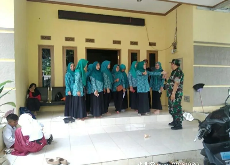 Babinsa Koramil 2211/Sagaranten Laksanakan Komsos Bersama Ibu-Ibu Penggerak PKK Di Desa Gunungbentang
