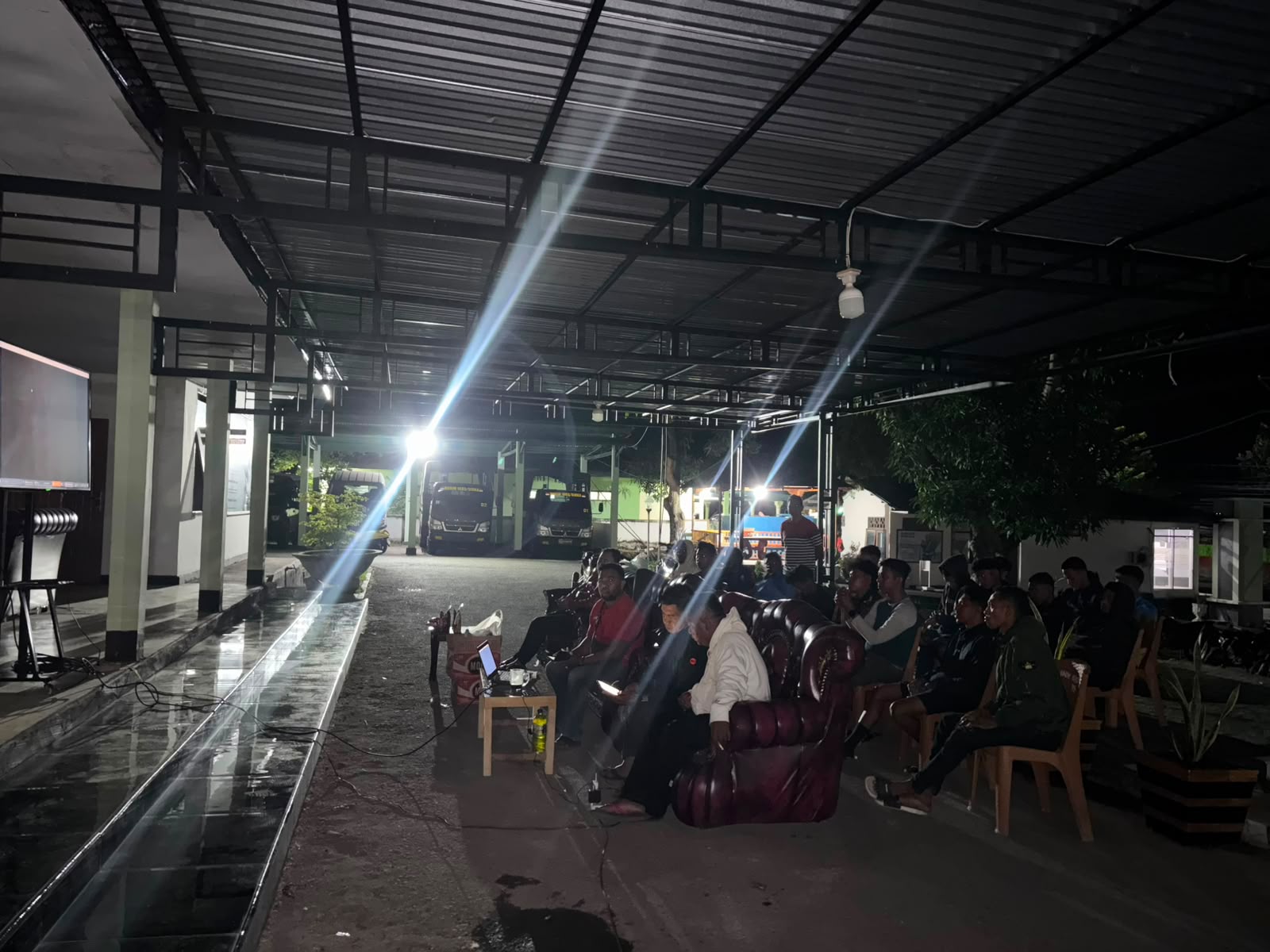 Kodim 1603/Sikka Ciptakan Ruang Interaksi Positif Melalui Nobar Piala Dunia 2026