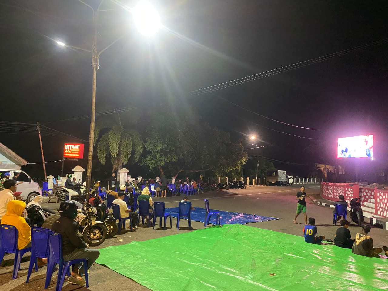 Melalui Nobar Kebangsaan, Kodim 1624/Flotim Ajak Masyarakat Jaga Persatuan dan Kebersamaan