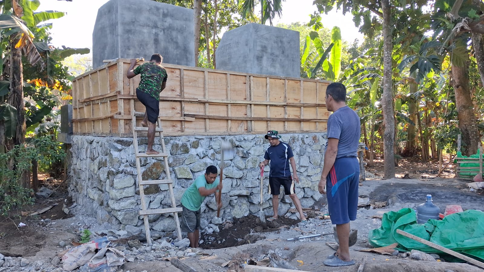 Koramil 1614-01/Dompu Dukung Pembangunan Jembatan Gantung di Dusun Darmaga