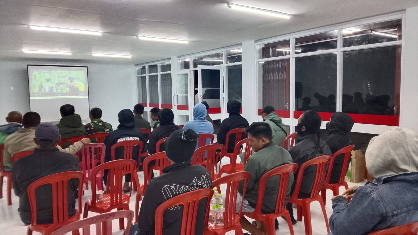 Dandim 1619/Tabanan Letkol Inf Muhamad Arifianto Hadir Pererat Kebersamaan Lewat Nobar Piala Dunia 2026 di Penebel