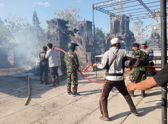 Gerak Cepat, Aparat TNI Polri dan Damkar di Nusa Penida Tangani Kebakaran Pelinggih di Pura Puseh Desa Adat Banjar Nyuh