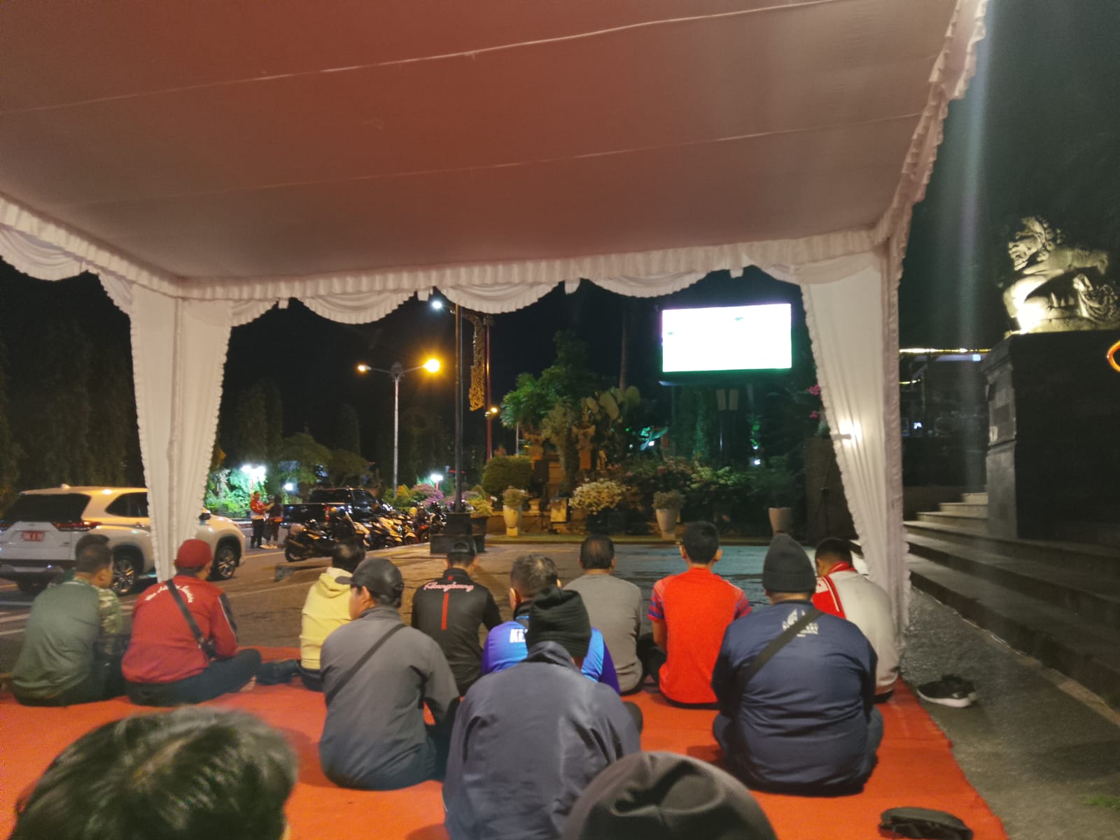 Monumen Puputan Jadi Saksi Kebersamaan TNI Rakyat Melalui Nobar Kebangsaan Piala Dunia