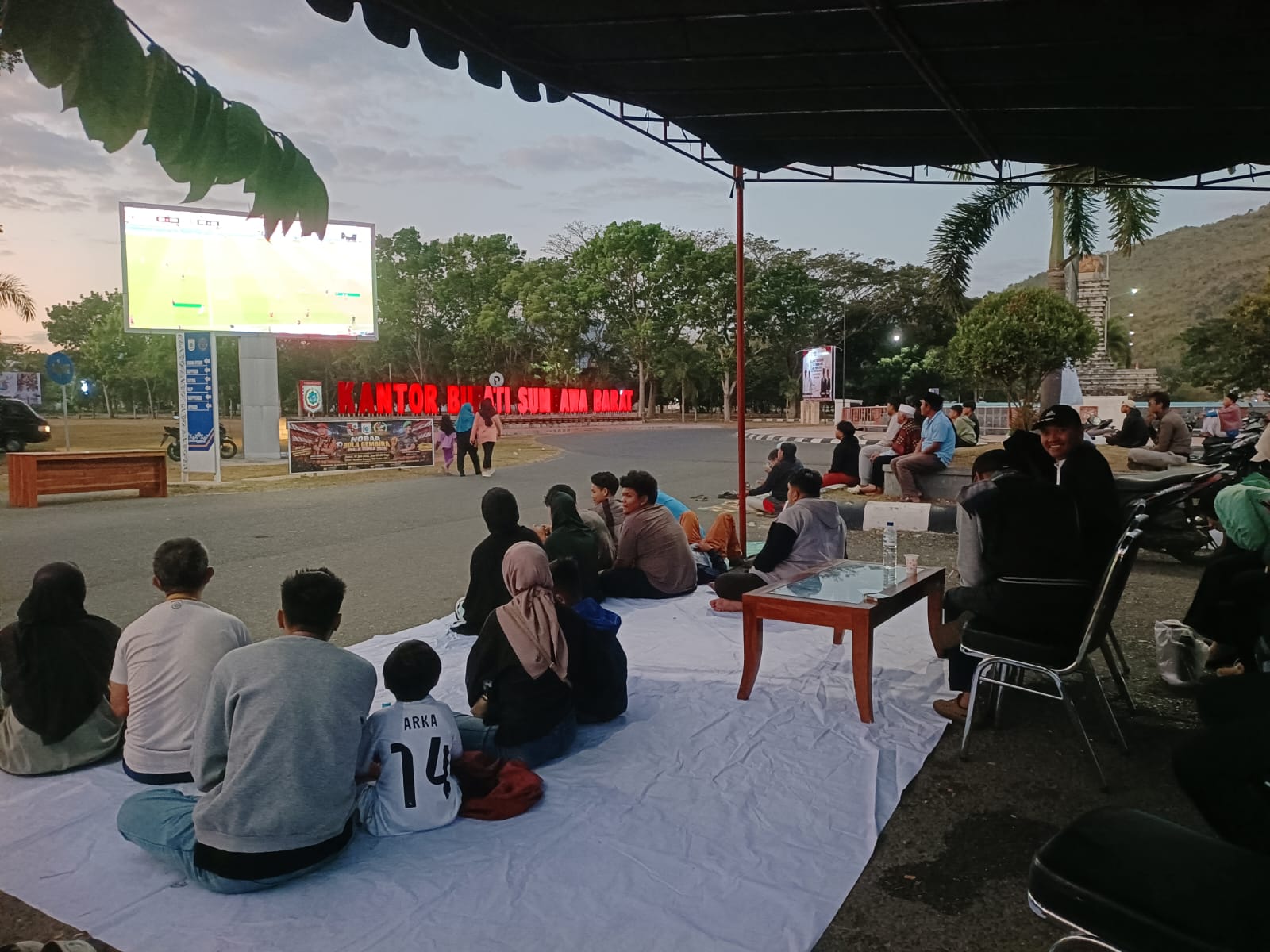 Semarak Piala Dunia 2026, Kodim 1628/Sumbawa Barat Hadirkan Nobar yang Meriah dan Menggerakkan Ekonomi UMKM