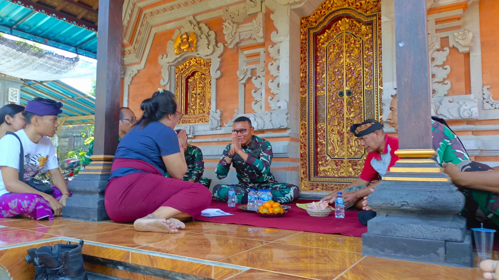 Melayat Ke Rumah Duka Almarhum Lettu Gede Sukarsana, Letkol Sidik Pramono Sampaikan Kami Berduka dan Kehilangan Salah Satu Perwira Terbaik