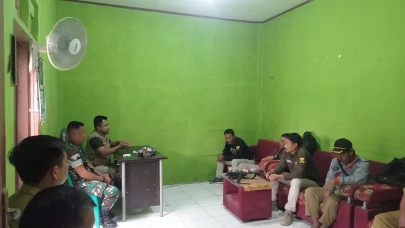 Babinsa Bantaragung Perkuat Sinergi Melalui Komsos Bersama Para Kepala Dusun
