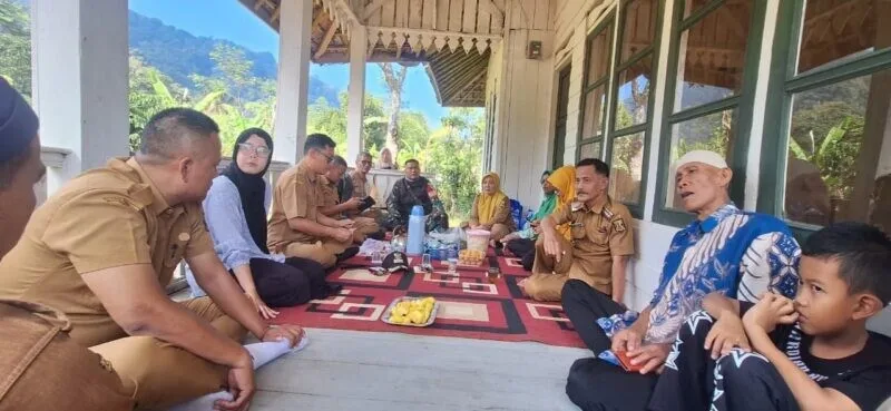 Babinsa Koramil 2208/Nyalindung Dampingi Kegiatan Ketahanan Pangan Di Desa Mekarsari