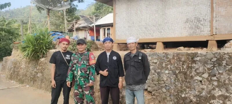Babinsa Koramil 2201/Cisolok Laksanakan Pengamanan Kegiatan Seren Taun di Desa Sirnaresmi