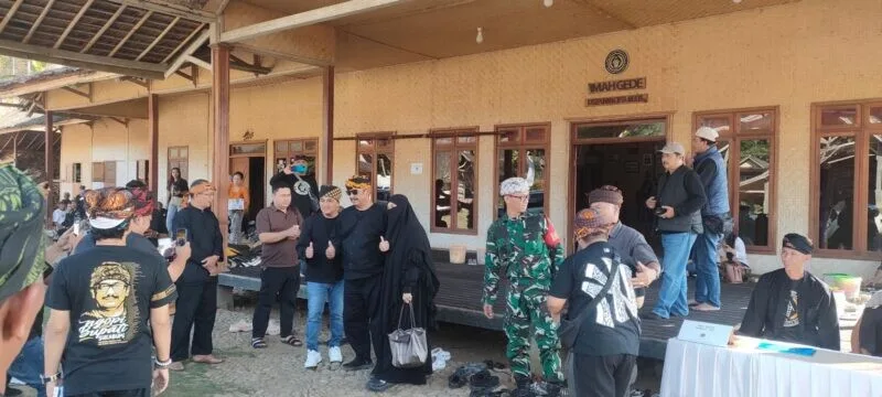 Danramil 2201/Cisolok Dampingi Bupati Sukabumi Hadiri Seren Taun Hari Ke-2 di Kasepuhan Ciptamulya