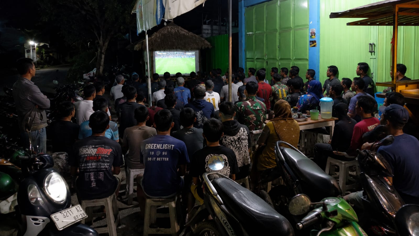 Sentuhan Emosional TNI Dan Masyarakat, Kodim 1620/Loteng Gelar Nobar Gembira Piala Dunia