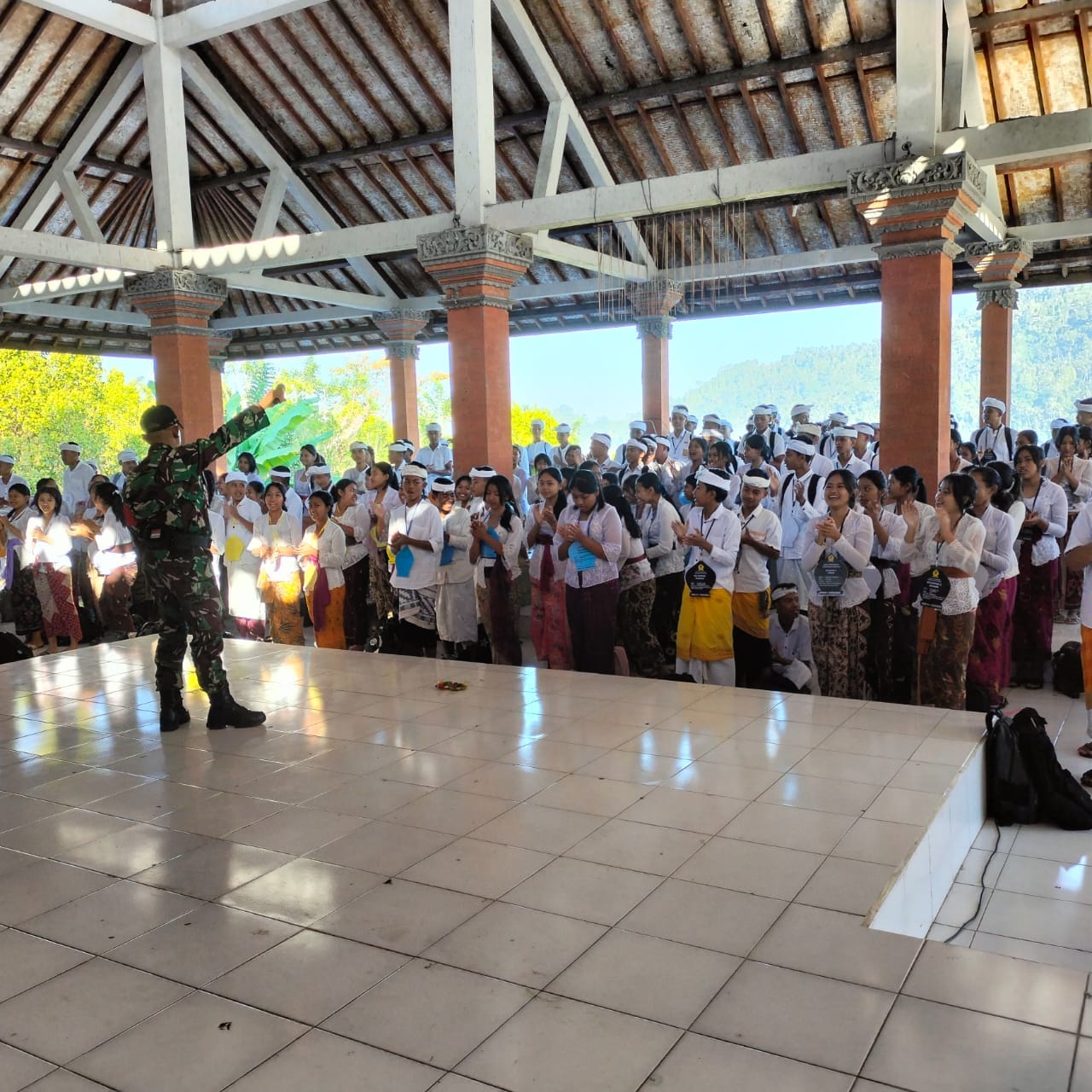MPLS SMAN 1 Sidemen, Anggota Koramil 1623-04/Sidemen bekali siswa materi Wasbang dan Bela Negara.