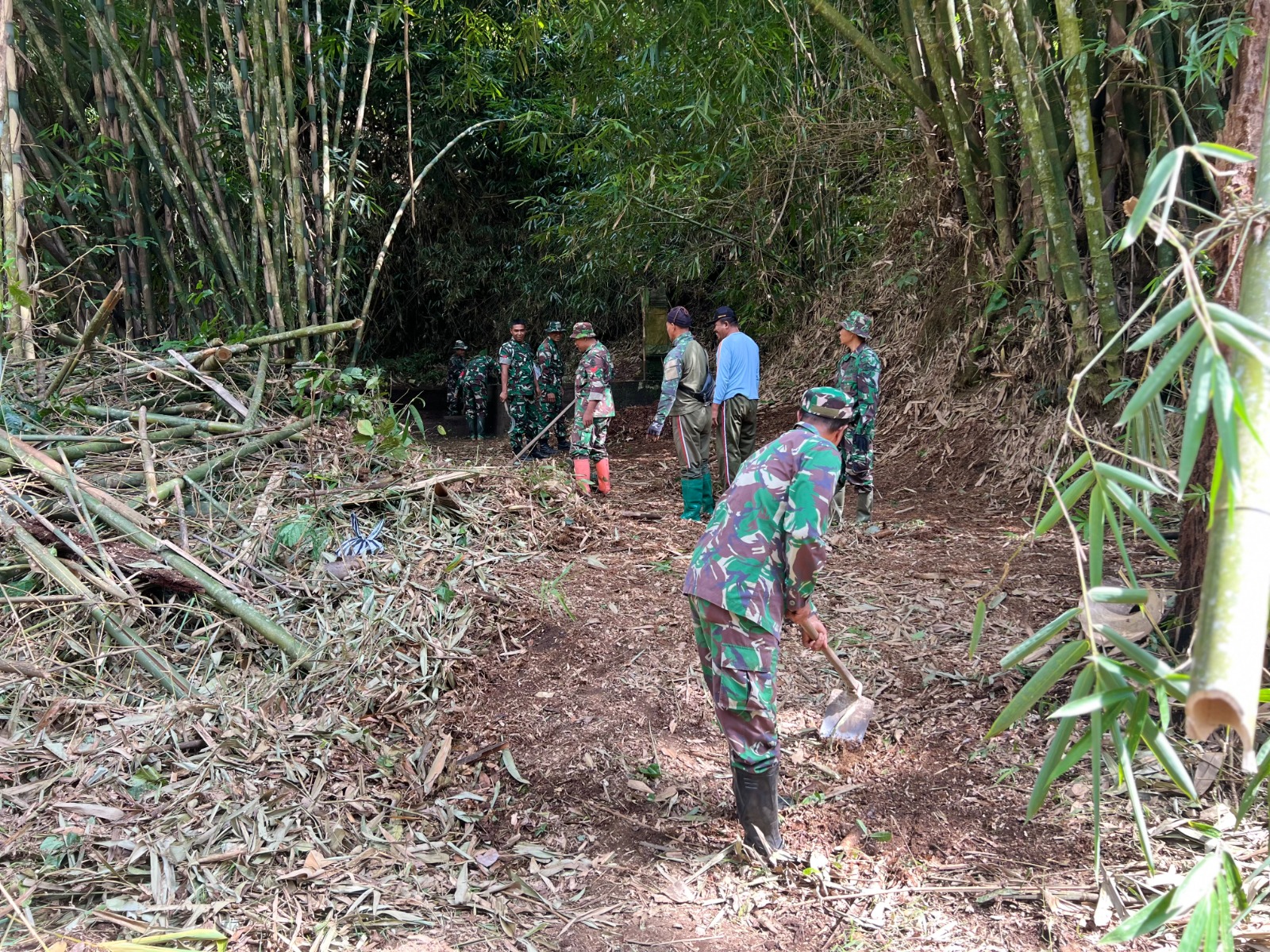Gotong Royong TNI dan Warga, TMMD Ke-129 Kodim 1626/Bangli Wujudkan Jalan Rabat Beton 1.766 Meter di Desa Sekardadi