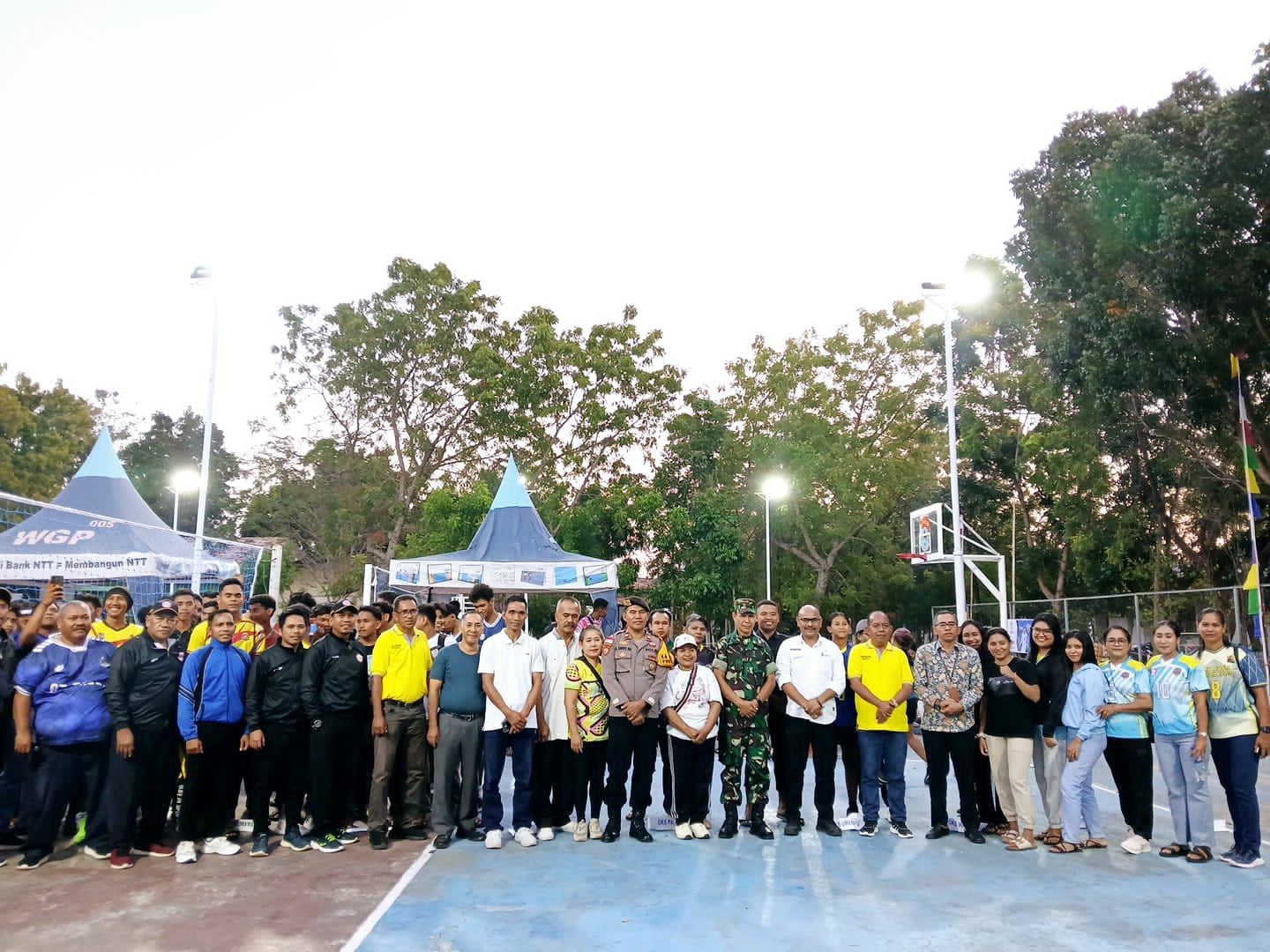 Wakili Dandim, Pasi Pers Kodim 1601/Sumba Timur Hadiri Pembukaan Turnamen Voli Antar Umat Beragama 2026