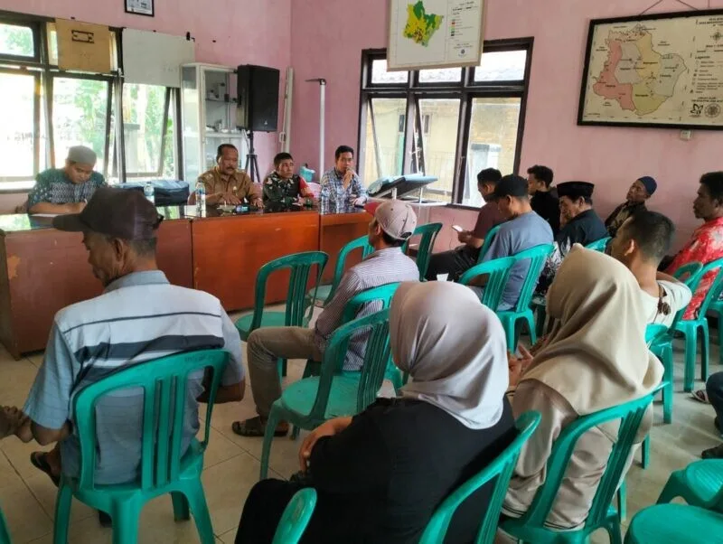Babinsa Koramil 2215/Ciemas Sosialisasikan Perbaikan Pipanisasi Swadaya untuk Dukung Ketahanan Pangan