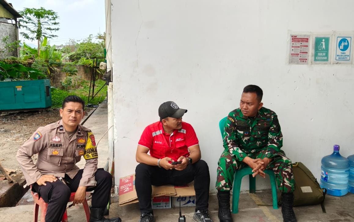 Babinsa Dayeuhluhur, Koramil 0607-07/Warudoyong Gelar Komsos, Ajak Warga Jaga Kondusivitas Wilayah