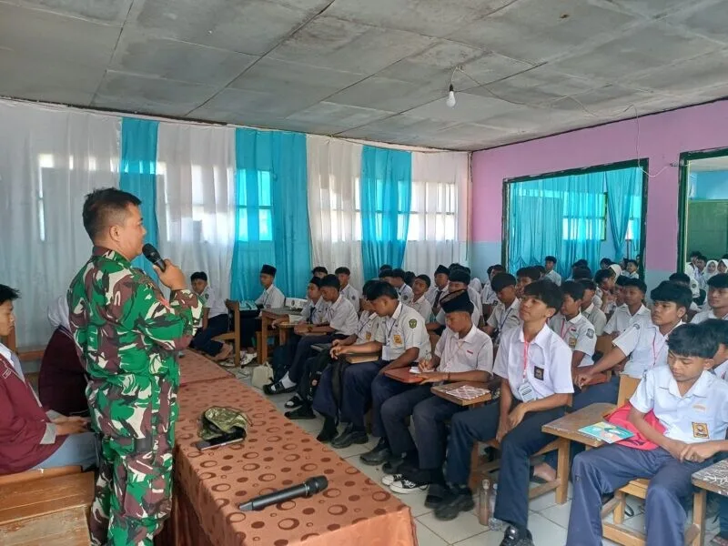 Babinsa Koramil 2214/Surade Tanamkan Wawasan Kebangsaan kepada Siswa Baru MA Al Bisyriyah
