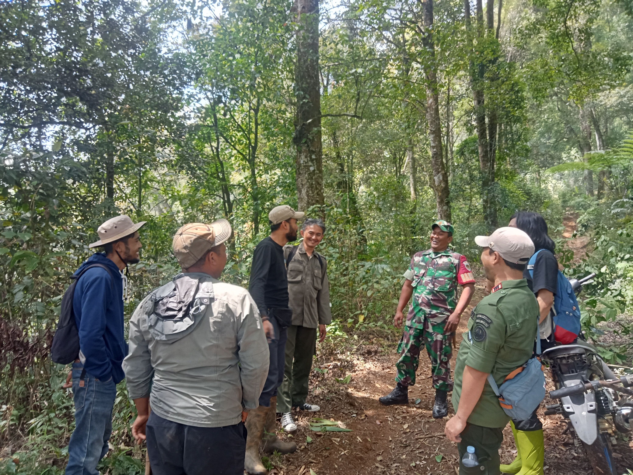 Babinsa Desa Cukanggenteng Laksanakan Komsos Bersama Warga Binaan di Kampung Cisurupan