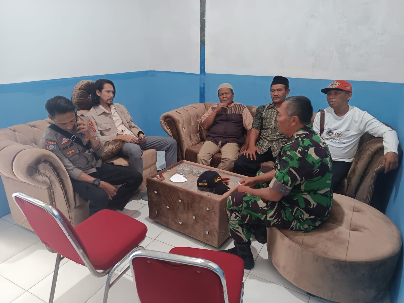 Babinsa Desa Mekarmaju Laksanakan Komsos Bersama Warga Binaan