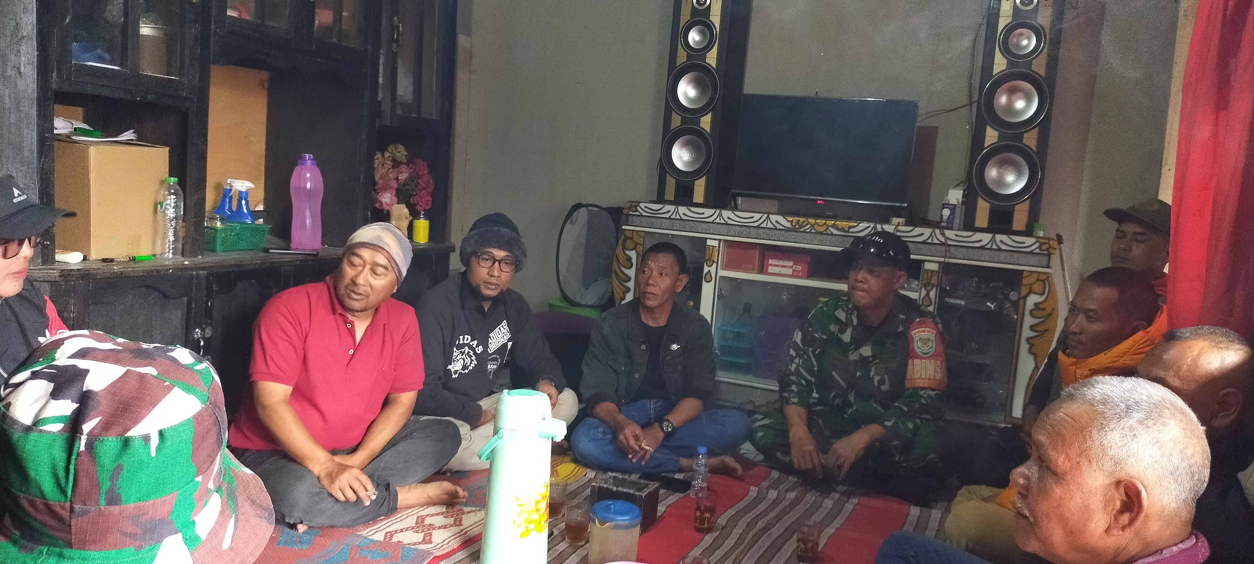 Babinsa Desa Pangalengan Pererat Silaturahmi Melalui Komsos dengan Warga Binaan