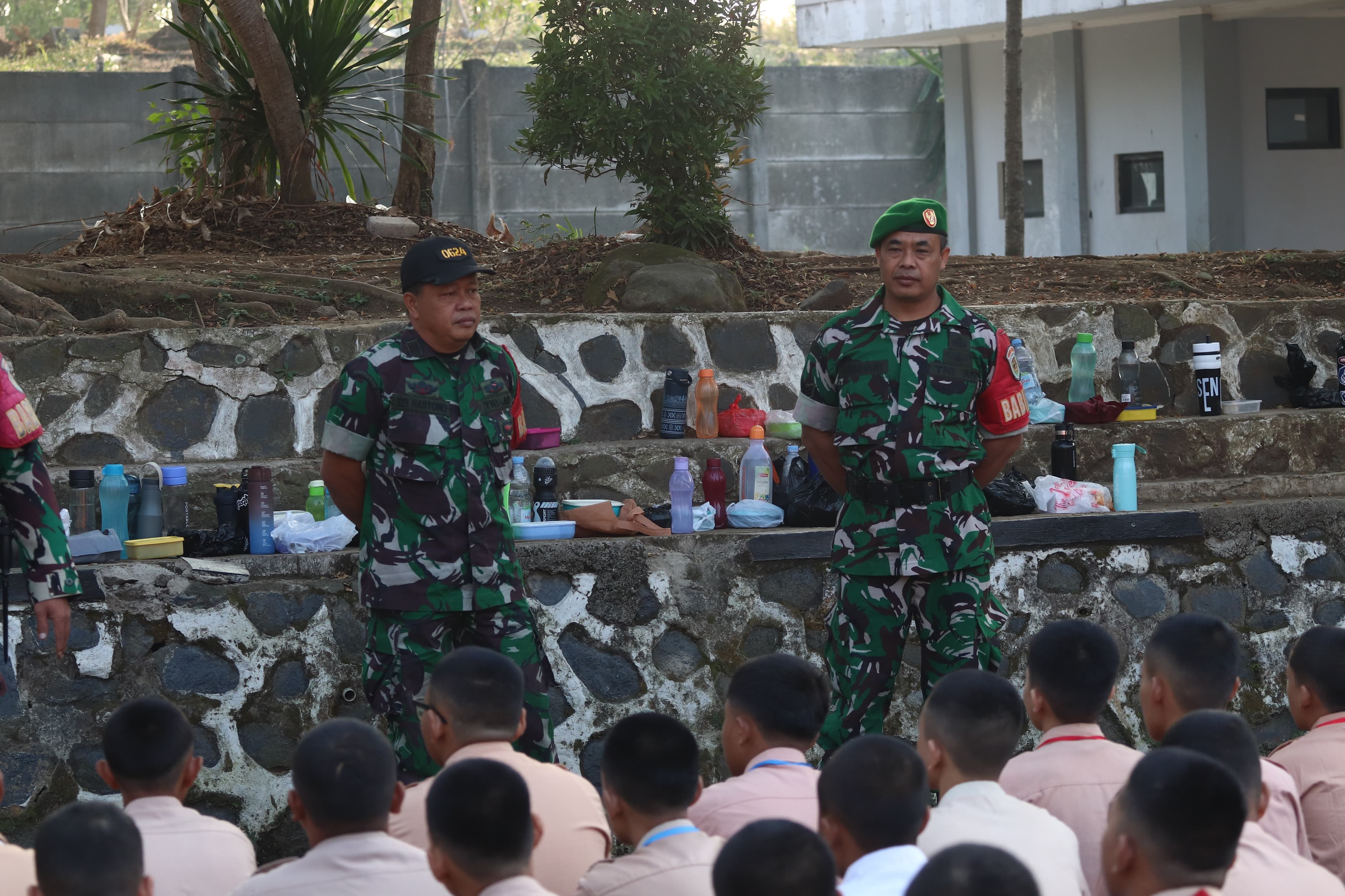 Babinsa Koramil 2411/Soreang Berikan Wawasan Kebangsaan dan Bela Negara kepada Siswa-Siswi SMKN 1 Soreang